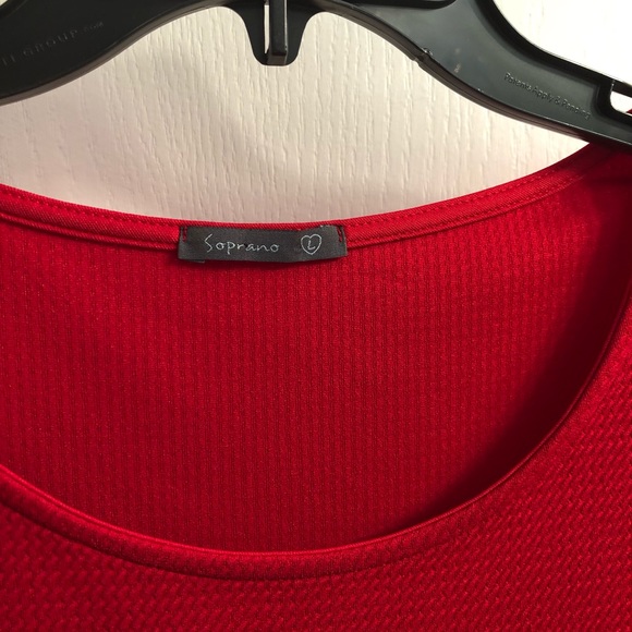 Red dress, form fitting - Picture 2 of 2